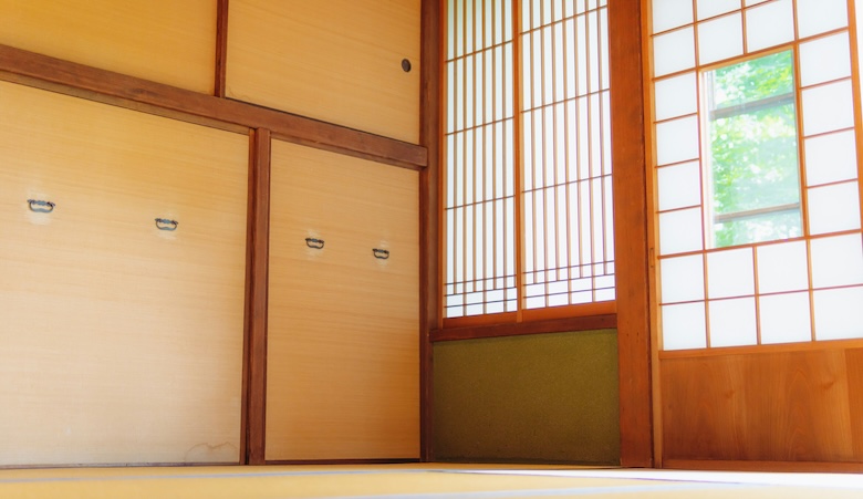 音が響く部屋の画像